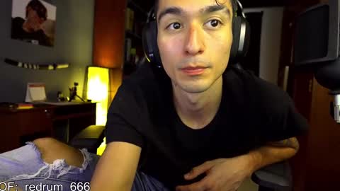 Snapshot of redrum_696 chatting on February 11, 5:50 pm Red online show from February 11, 5:50 pm
