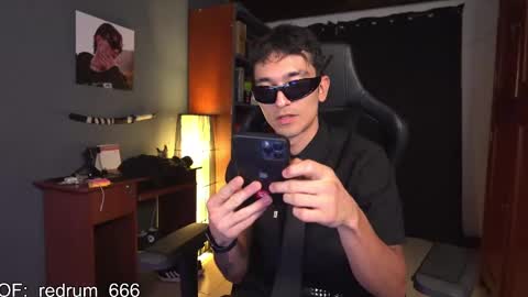Snapshot of redrum_696 chatting on February 17, 12:32 am Red online show from February 17, 12:32 am