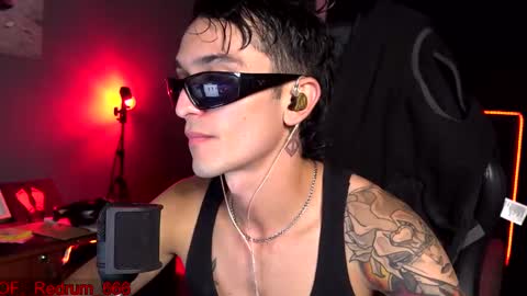 Snapshot of redrum_696 chatting on September 17, 3:46 pm Red online show from September 17, 3:46 pm