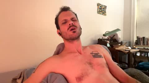 Snapshot of reed_thomas chatting on December 5, 7:49 am Reed Thomas online show from December 5, 7:49 am