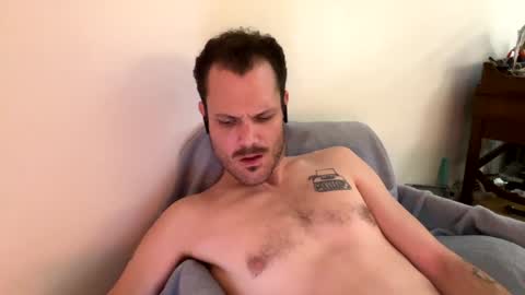 Snapshot of reed_thomas chatting on December 4, 6:11 am Reed Thomas online show from December 4, 6:11 am