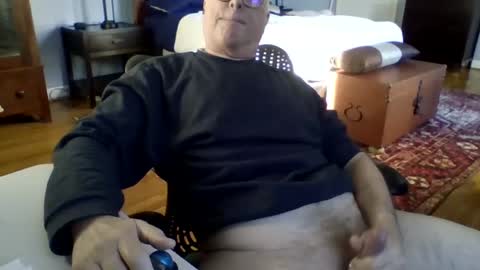 Snapshot of regularguynola chatting on December 24, 2:44 pm RegularGuyNOLA online show from December 24, 2:44 pm