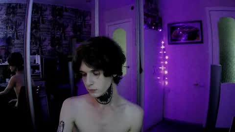 Snapshot of remitrash chatting on October 28, 5:54 am RemiTrash online show from October 28, 5:54 am