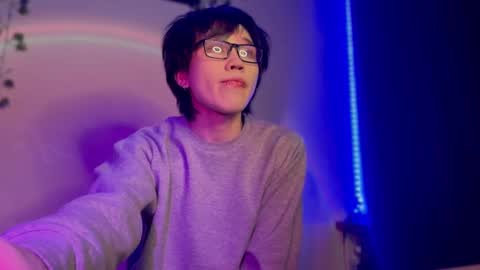 rennuts online show from December 6, 6:06 pm