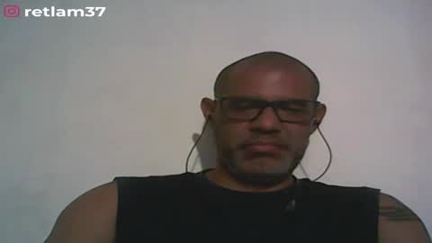 Snapshot of retlam37 chatting on December 4, 6:11 am Walter online show from December 4, 6:11 am