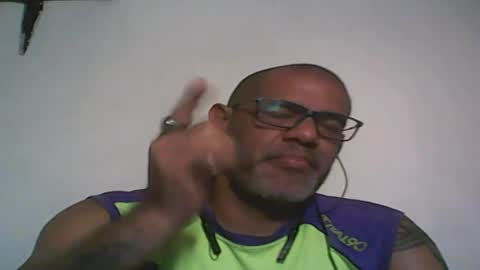 Snapshot of retlam37 chatting on December 5, 7:05 am Walter online show from December 5, 7:05 am
