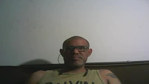 Snapshot of retlam37 chatting on January 17, 5:42 am Walter online show from January 17, 5:42 am