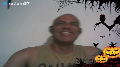Snapshot of retlam37 chatting on October 31, 5:20 am Walter online show from October 31, 5:20 am