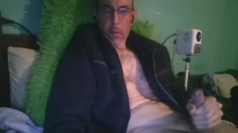 Snapshot of reyes_albert2006 chatting on December 9, 8:44 am reyes_albert2006 online show from December 9, 8:44 am