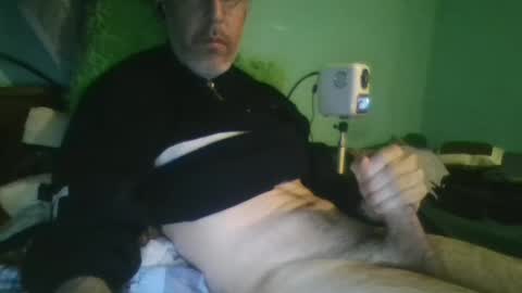 Snapshot of reyes_albert2006 chatting on January 25, 7:39 pm reyes_albert2006 online show from January 25, 7:39 pm