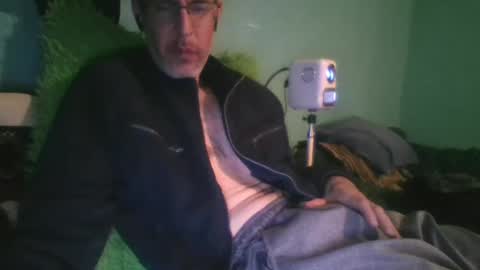 Snapshot of reyes_albert2006 chatting on December 26, 7:03 am reyes_albert2006 online show from December 26, 7:03 am