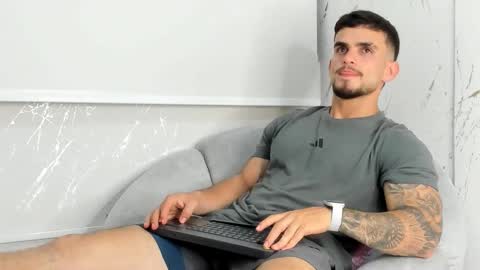 ricardogonzalez666 online show from April 22, 10:14 pm