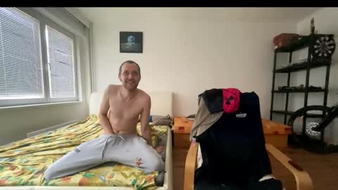 Snapshot of ricciardio chatting on October 9, 8:30 am ricciardio online show from October 9, 8:30 am
