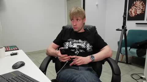 RICHARD HARDS online show from June 21, 8:42 am