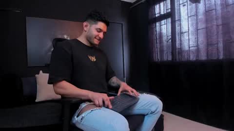 Snapshot of richard_milleer chatting on October 11, 4:00 pm Ricardo online show from October 11, 4:00 pm