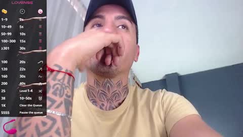 Snapshot of richi_grubby chatting on February 17, 6:04 pm David online show from February 17, 6:04 pm
