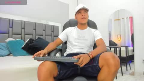 Ricky  online show from November 21, 8:52 pm