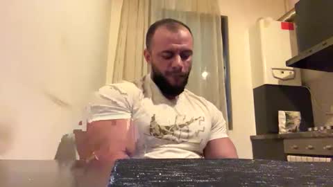 Snapshot of rickymiami1 chatting on October 19, 7:39 pm rickymiami1 online show from October 19, 7:39 pm