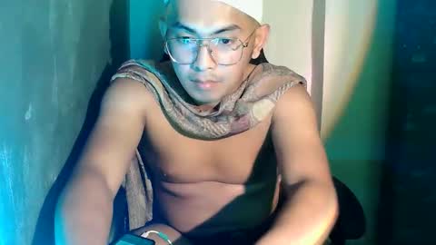 ririhoee online show from April 9, 8:37 pm