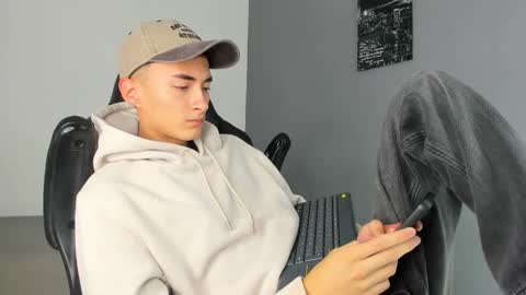 Ritchie Alameda online show from October 21, 11:46 am