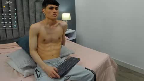 Snapshot of roan_birkin chatting on February 14, 8:37 pm Roan Birkin online show from February 14, 8:37 pm