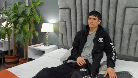 Snapshot of roan_birkin chatting on February 26, 7:58 pm Roan Birkin online show from February 26, 7:58 pm