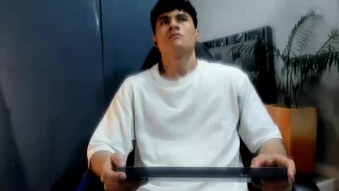 Snapshot of roan_birkin chatting on September 18, 9:06 pm Roan Birkin online show from September 18, 9:06 pm