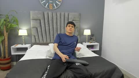 Snapshot of roan_birkin chatting on February 4, 7:33 pm Roan Birkin online show from February 4, 7:33 pm