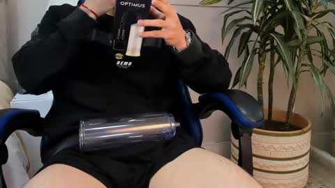 Roan Birkin online show from April 21, 7:31 pm