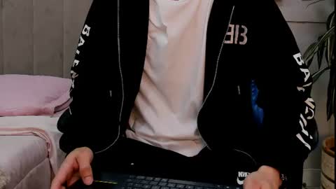 Roan Birkin online show from June 11, 7:34 pm
