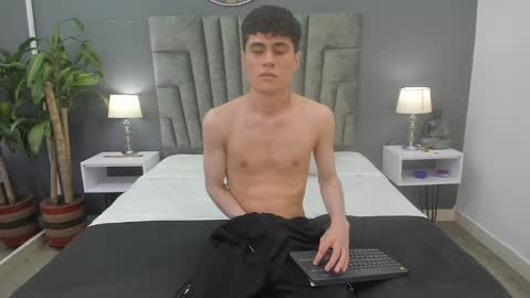 Snapshot of roan_birkin chatting on January 31, 8:54 pm Roan Birkin online show from January 31, 8:54 pm