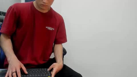 Snapshot of roan_birkin chatting on October 19, 7:17 pm Roan Birkin online show from October 19, 7:17 pm