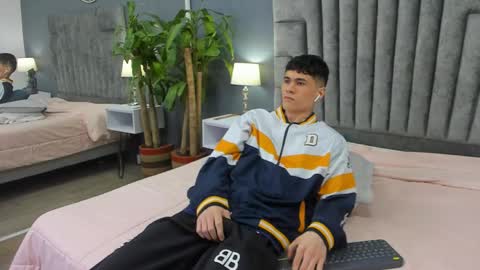 Snapshot of roan_birkin chatting on February 10, 7:38 pm Roan Birkin online show from February 10, 7:38 pm