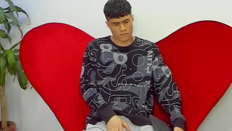 Snapshot of roan_birkin chatting on March 9, 7:26 pm Roan Birkin online show from March 9, 7:26 pm