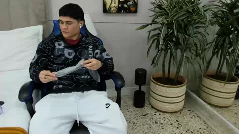 Roan Birkin online show from April 23, 7:38 pm