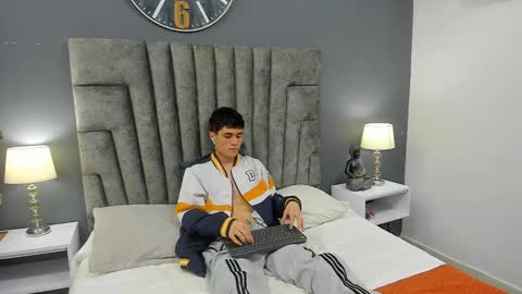 Snapshot of roan_birkin chatting on February 24, 7:41 pm Roan Birkin online show from February 24, 7:41 pm