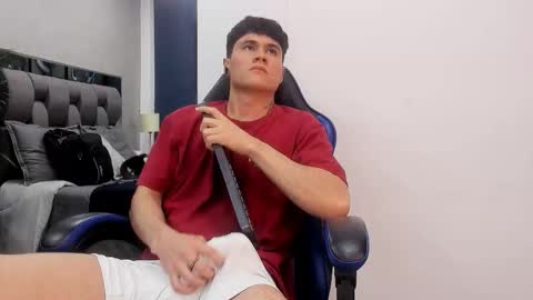 Snapshot of roan_birkin chatting on October 25, 12:45 am Roan Birkin online show from October 25, 12:45 am