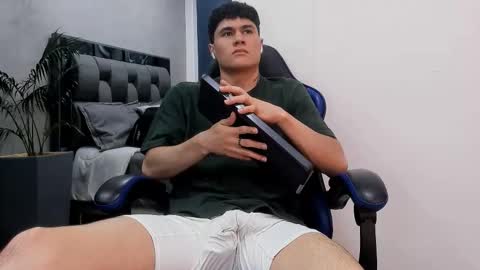 Snapshot of roan_birkin chatting on October 21, 8:55 pm Roan Birkin online show from October 21, 8:55 pm