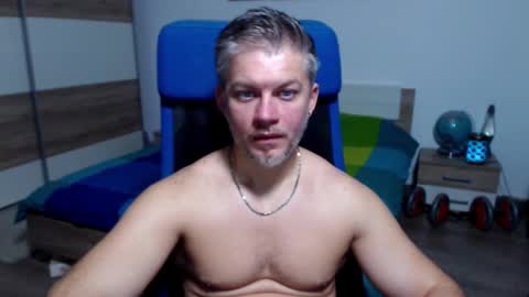 Snapshot of robbyshawz chatting on October 15, 10:23 am robbyshawz online show from October 15, 10:23 am