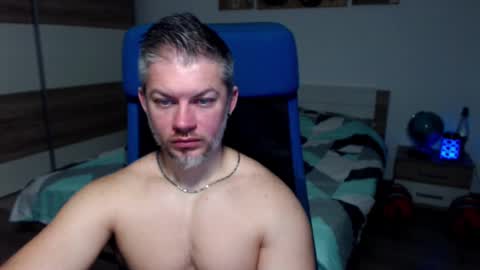 Snapshot of robbyshawz chatting on January 11, 6:03 am robbyshawz online show from January 11, 6:03 am