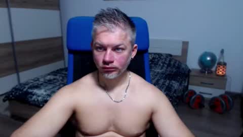 Snapshot of robbyshawz chatting on October 31, 7:45 am robbyshawz online show from October 31, 7:45 am