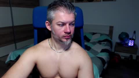 Snapshot of robbyshawz chatting on January 10, 5:26 am robbyshawz online show from January 10, 5:26 am
