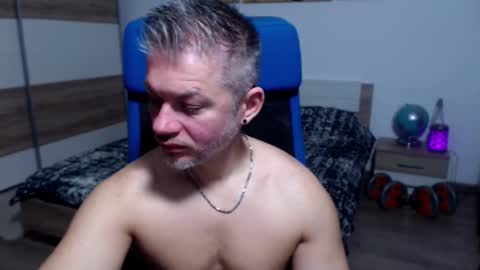 Snapshot of robbyshawz chatting on October 30, 7:43 am robbyshawz online show from October 30, 7:43 am