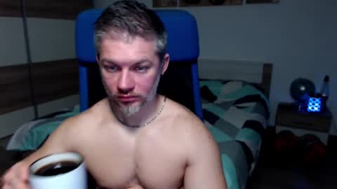 Snapshot of robbyshawz chatting on January 16, 5:32 am robbyshawz online show from January 16, 5:32 am