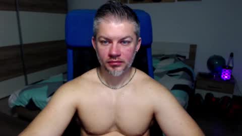 Snapshot of robbyshawz chatting on January 2, 5:46 am robbyshawz online show from January 2, 5:46 am