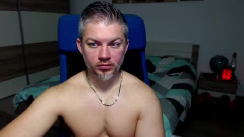 Snapshot of robbyshawz chatting on January 3, 5:17 am robbyshawz online show from January 3, 5:17 am