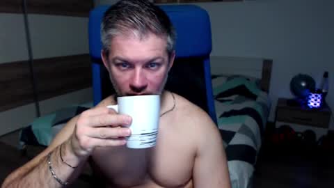 Snapshot of robbyshawz chatting on January 27, 5:25 am robbyshawz online show from January 27, 5:25 am