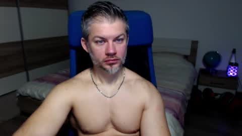 Snapshot of robbyshawz chatting on December 11, 5:22 am robbyshawz online show from December 11, 5:22 am