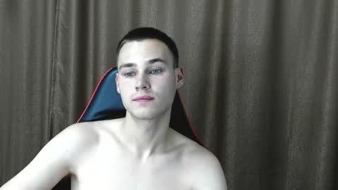 Snapshot of robert10211 chatting on October 6, 8:13 pm robert10211 online show from October 6, 8:13 pm