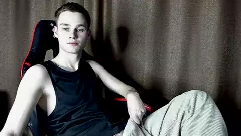 robert10211 online show from March 28, 11:05 pm